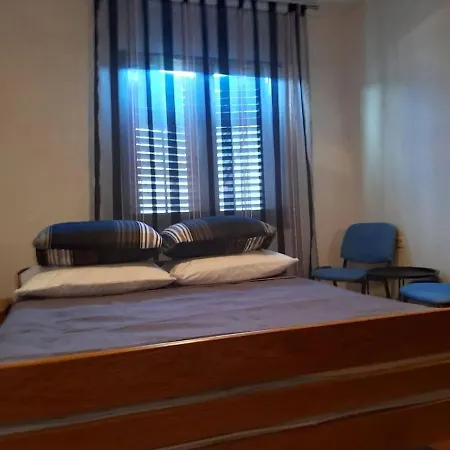 Apartman Enzo With Air-condition And Wi-fi